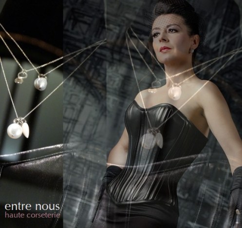 Contessa black –Korsett aus schwarzem Leder  Massanfertigung / Couture