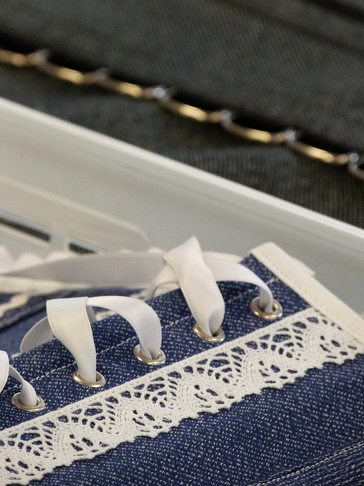 2 Im Kurs "Corsage nach Eigenmass" kann man das Korsett selber gestalten.