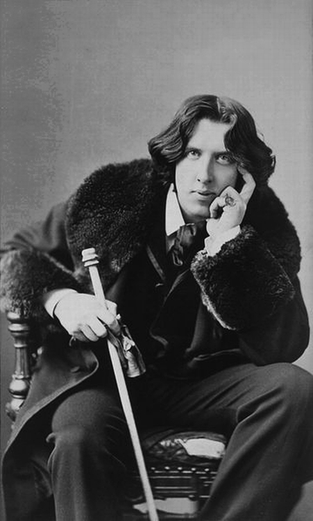 Oscar Wilde - portrait by Napoleon Sarony