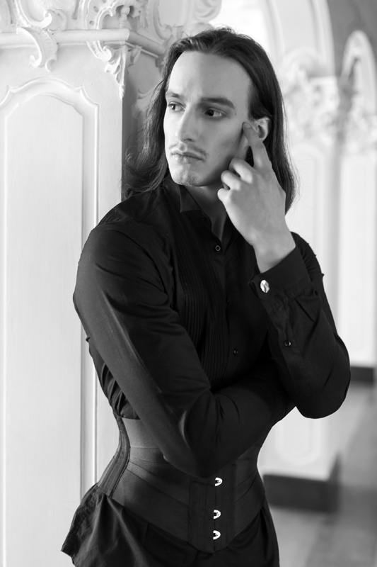 Niko Ruch im Korsett von Beata Sievi, Fotografie: Ewald Vorberg