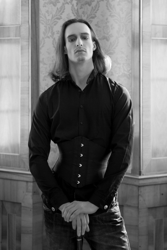 Niko Ruch im Korsett von Beata Sievi, Fotografie: Ewald Vorberg