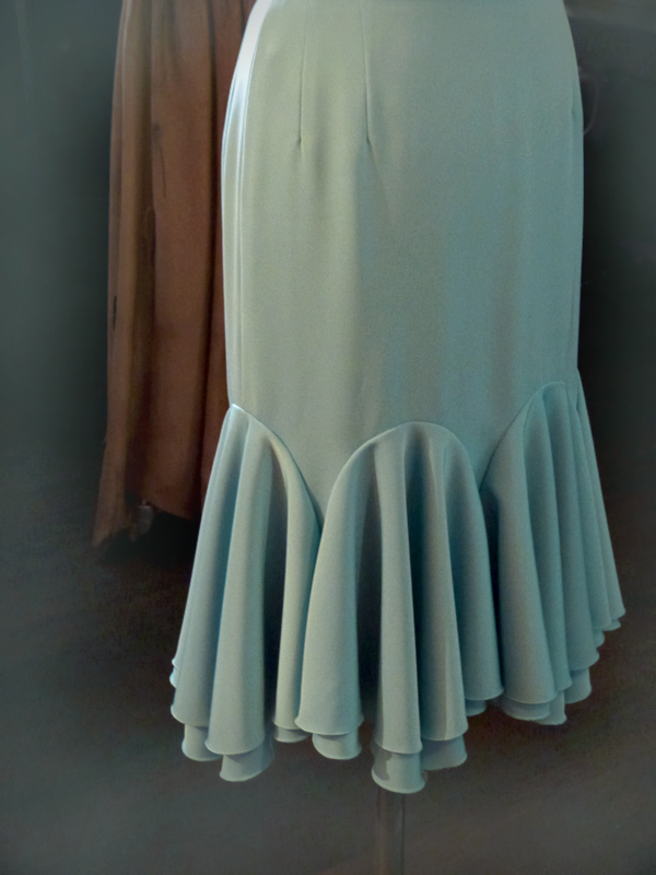 Jupe mit eingesetzten Godets, Massanfertigung des Ateliers "entre nous"