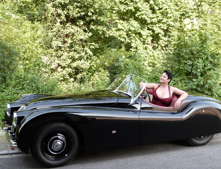 Micha im Spitzenkorsett von "entre nous", Feinmassanfertigung aus St.Galler Spitze