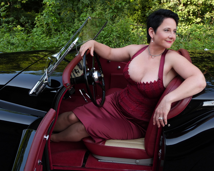 Micha im Spitzenkorsett von "entre nous", Feinmassanfertigung aus St.Galler Spitze