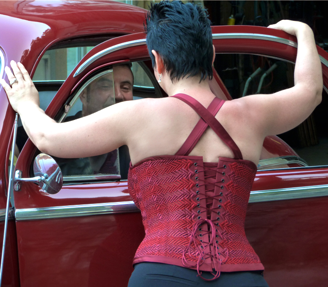 Micha im Spitzenkorsett von "entre nous", Feinmassanfertigung aus St.Galler Spitze