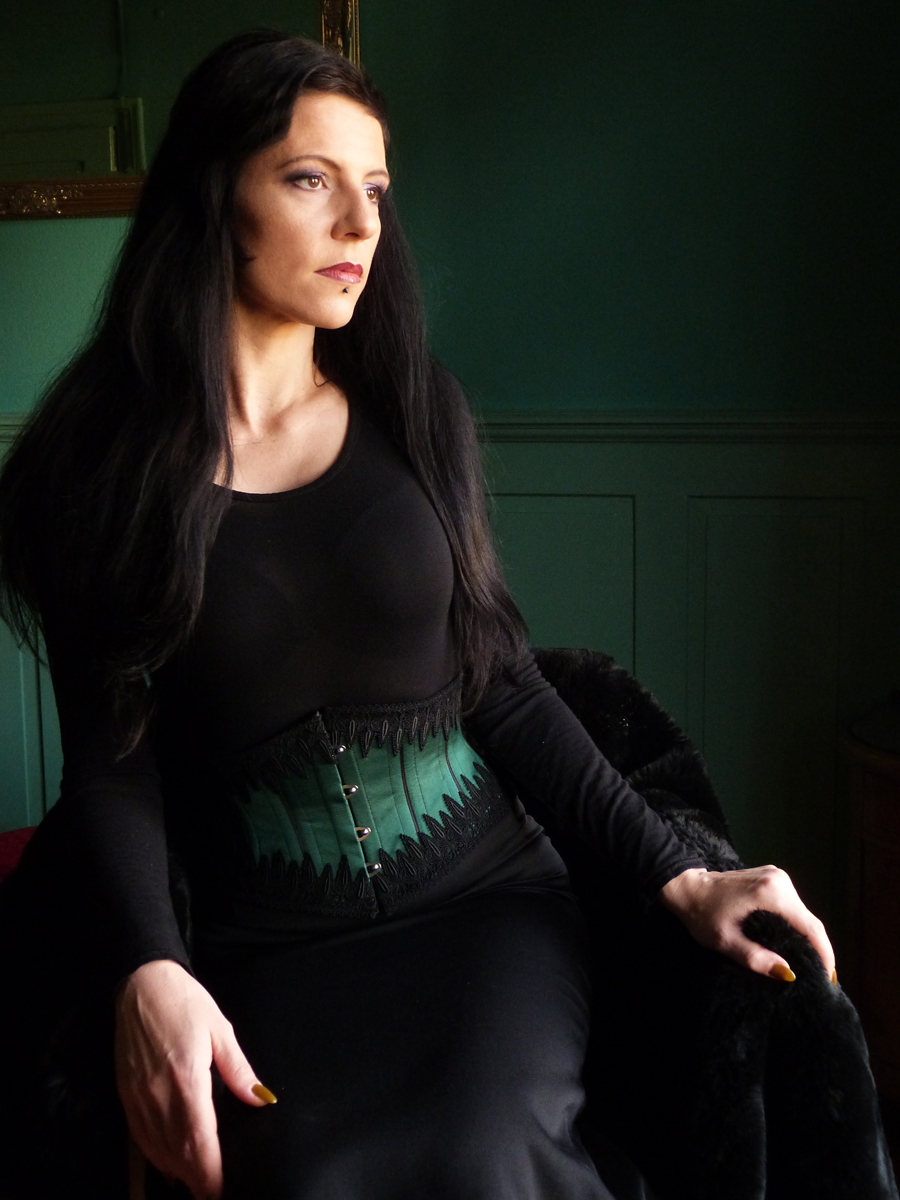 Taillenkorsett grün rendez-vous Beata Sievi.jpg