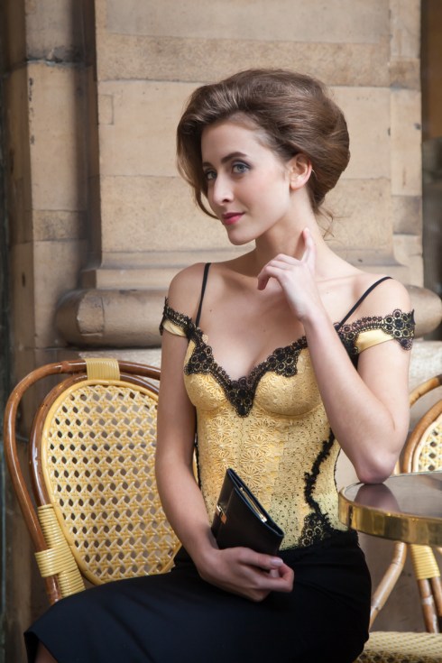 Elerinna Nerelia im Spitzenbustier von Beata Sievi, Bild: Ewald Vorberg