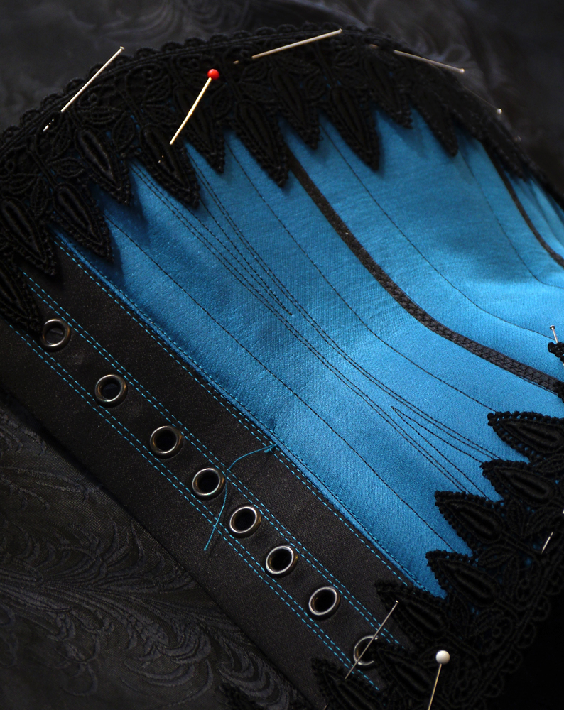 Taillen-Korsett - Anfertigung nach Mass im Atelier von Beata Sievi in Winterthur