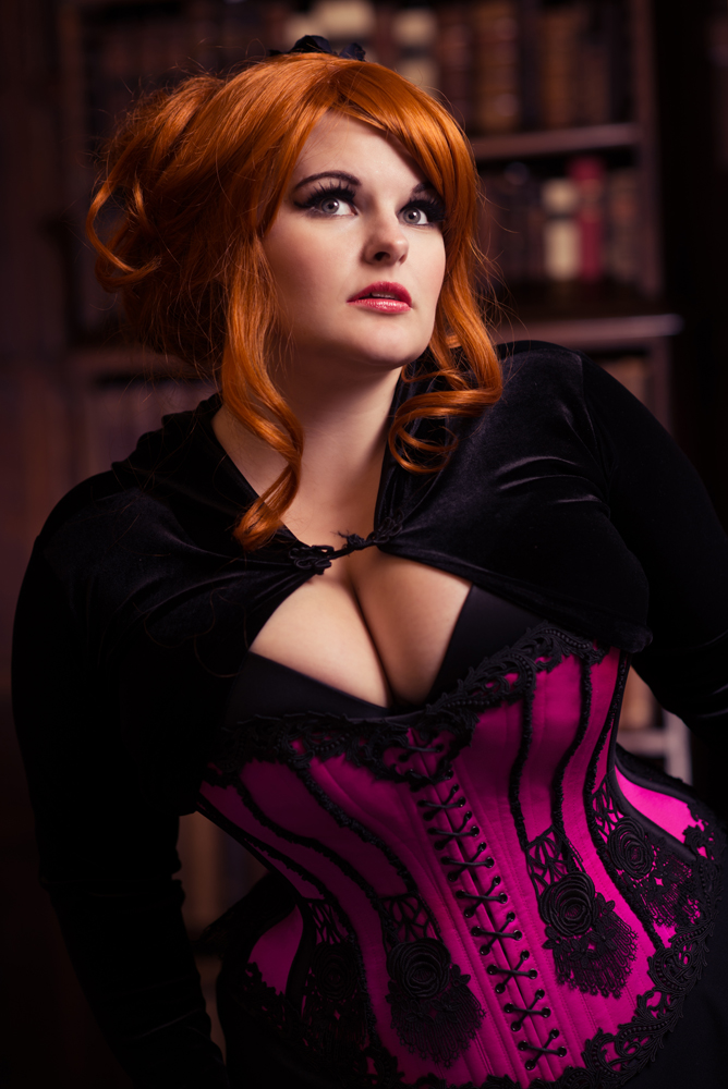 evie wolfe in corsett made by Beata Sievi, photography Scott Chalmers