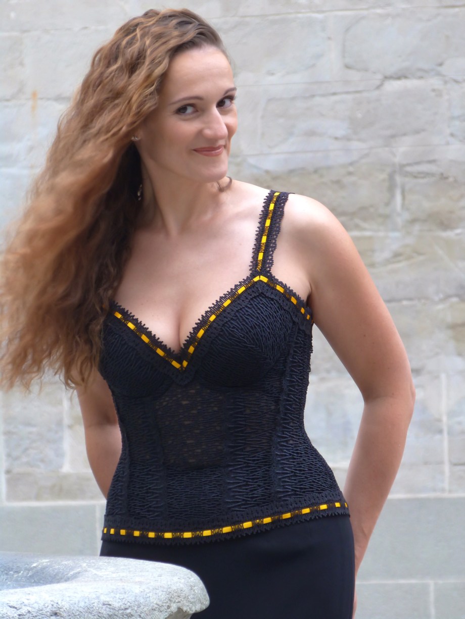 Hochzeits-Kreation von Beata Sievi, Spitzenbustier aus St.Galler-Spitze angefertigt im Atelier "entre nous"