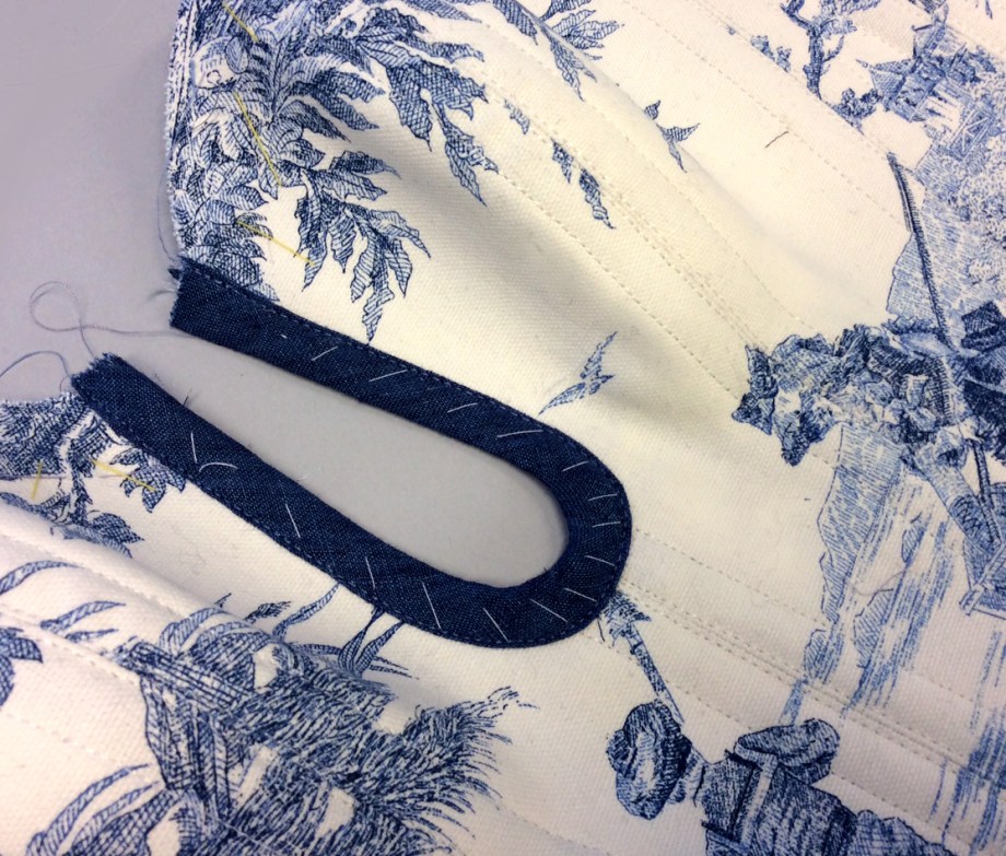 Massanfertigung eines Korsetts bei beata Sievi Corset Artist aus Winterthur