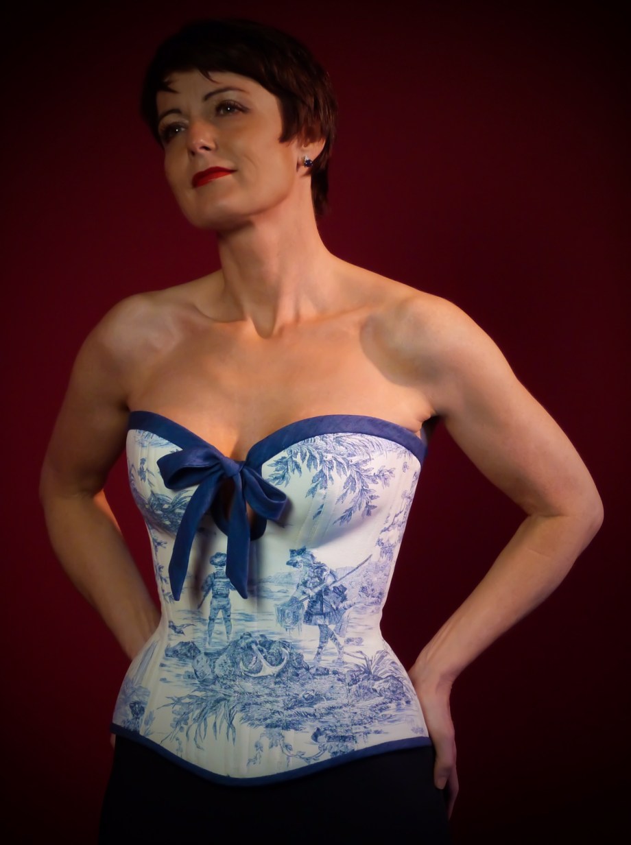 Besonders reizende und spielerische Form Masskorset von Beata Sievi Corset Artist aus Winterthur