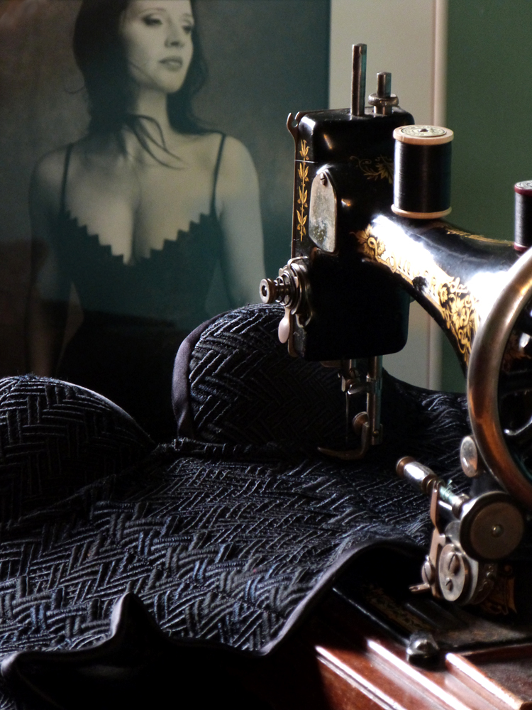 Bild Bustier und Machine 1