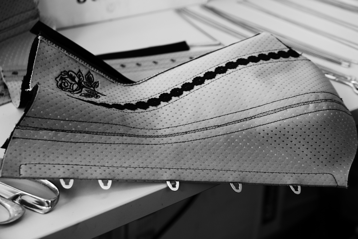 "Anfertigung eines traditionellen Korsetts" - Kurs von Beata Sievi Corset Artist - Weiterbildung für Schneidermeister in Deutschland