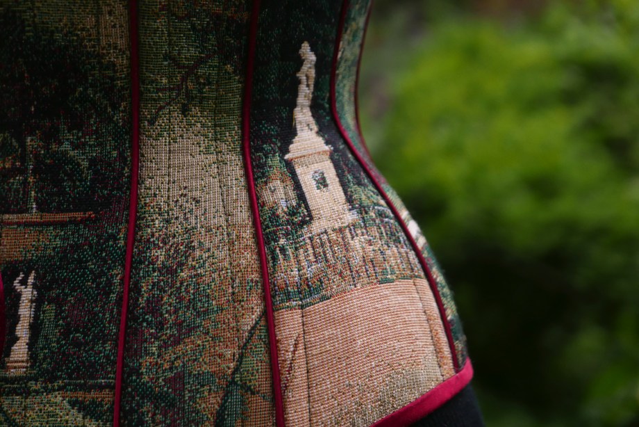 "Tränen des Eros" - romantische Korsett-Kreation nach Mass von Beata Sievi Corset Artist