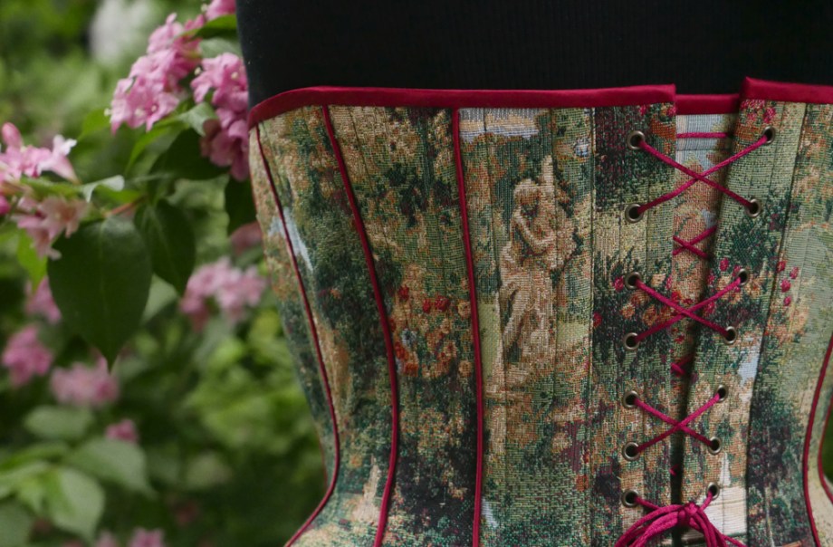 "Tränen des Eros" - individuelle Korsett-Anfertigung nach Mass von Beata Sievi Corset Artist - Auswahl der Motive und Dekorationen