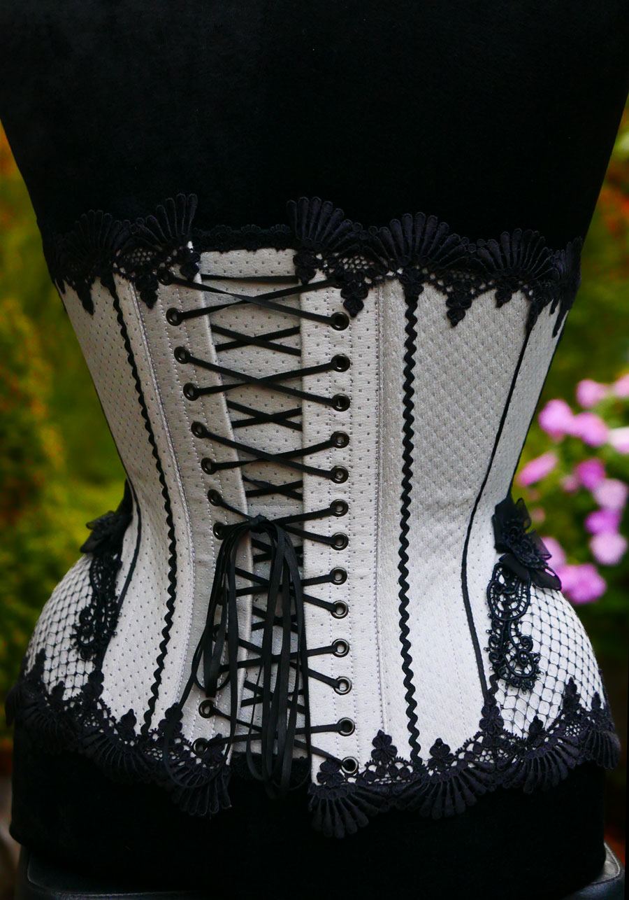 Verführerisches Unterbrustkorsett angefertigt bei Beata Sievi Corset Artist