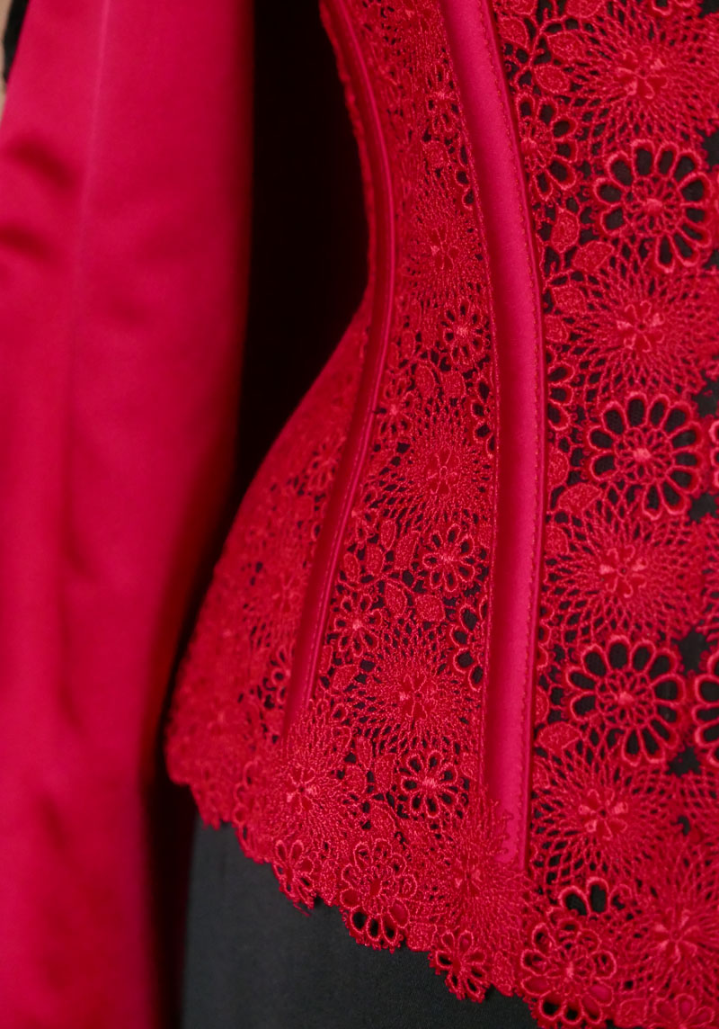 Korsett aus St.Galler-Spitze - Massanfertigung bei Beata Sievi Korsett Artist