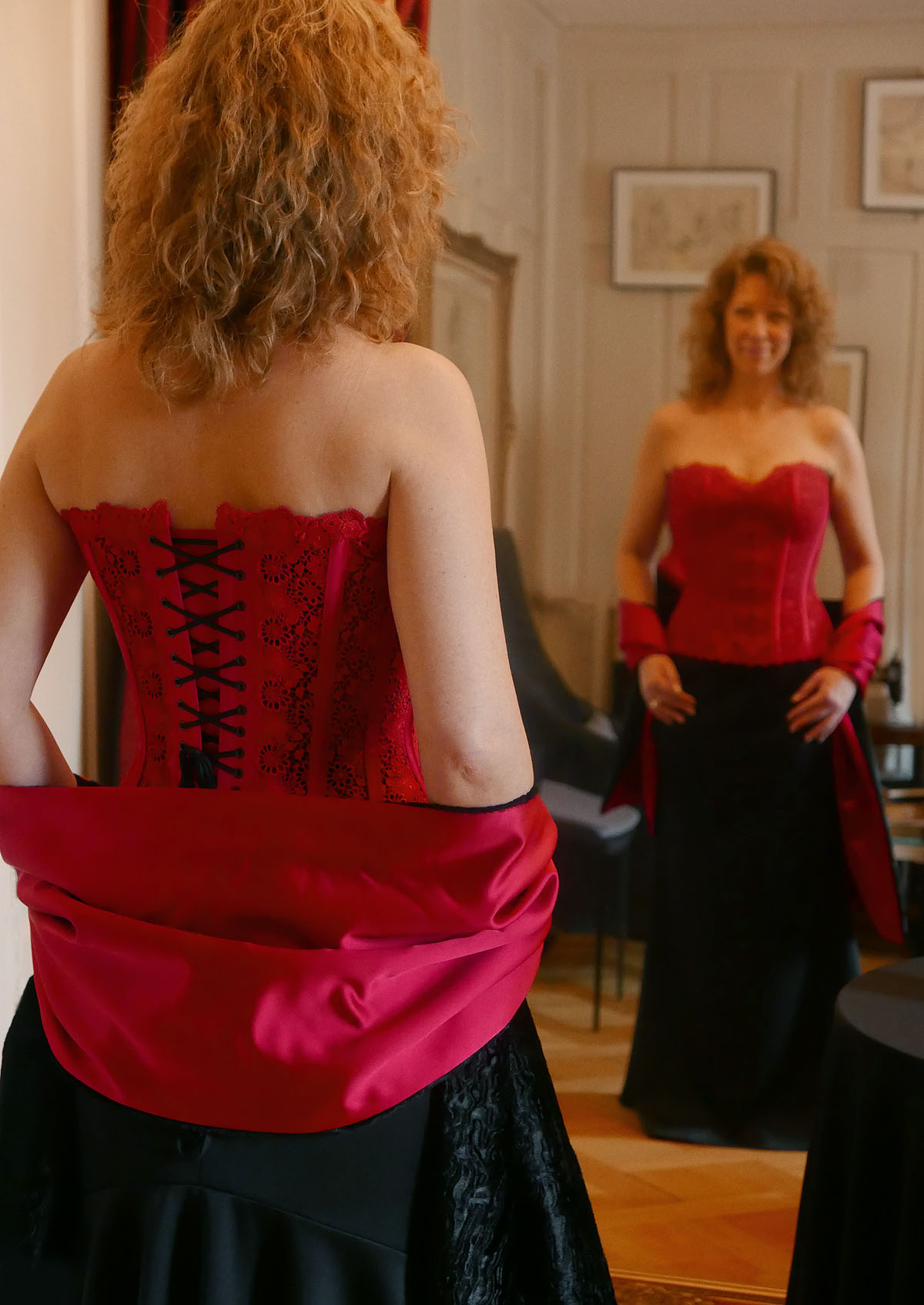 Korsett aus St.Galler-Spitze - Massanfertigung bei Beata Sievi Korsett Artist