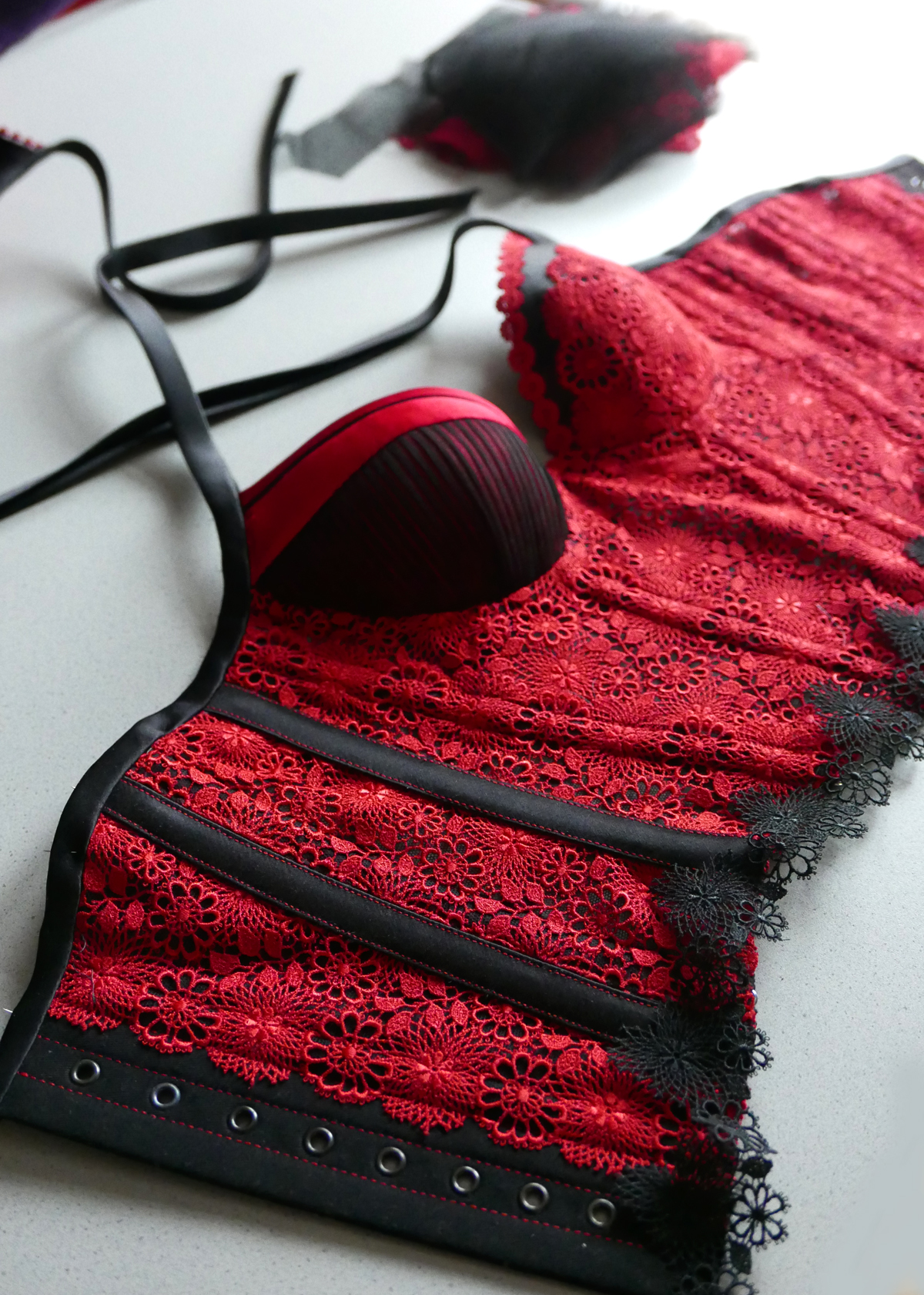 Korsett Nähen Spitzenbustier - Musterstück angefertigt unter der Anleitung von Beata Sievi