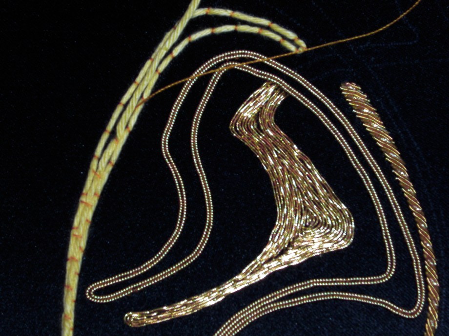 Goldfadenstickerei - Entwurf und Ausführung: Beata Sievi